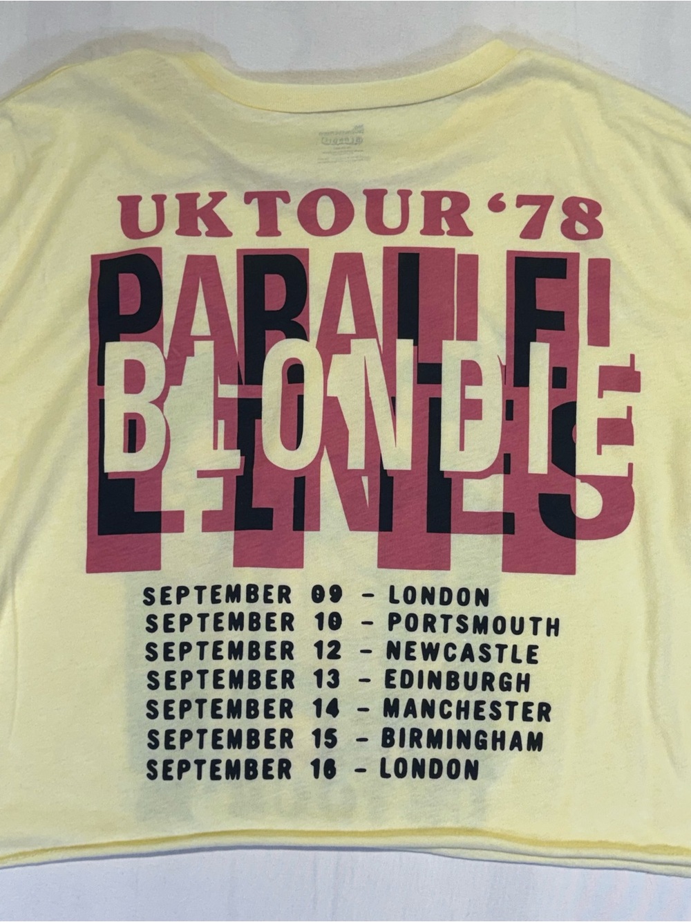 Guess Blondie UK Tour '78 Graphic Tee in Pale Yellow - Picture 5 of 9